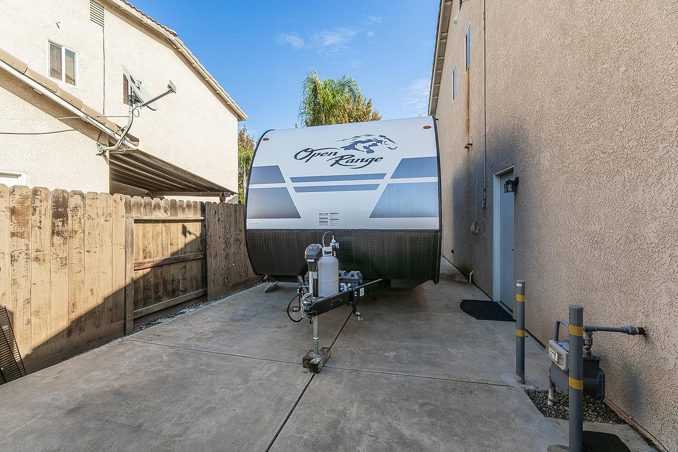 1175 Applegate Ave, Clovis, CA 93611