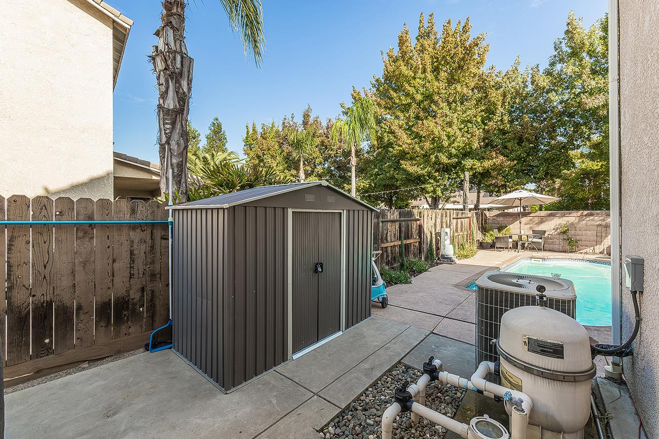 1175 Applegate Ave, Clovis, CA 93611