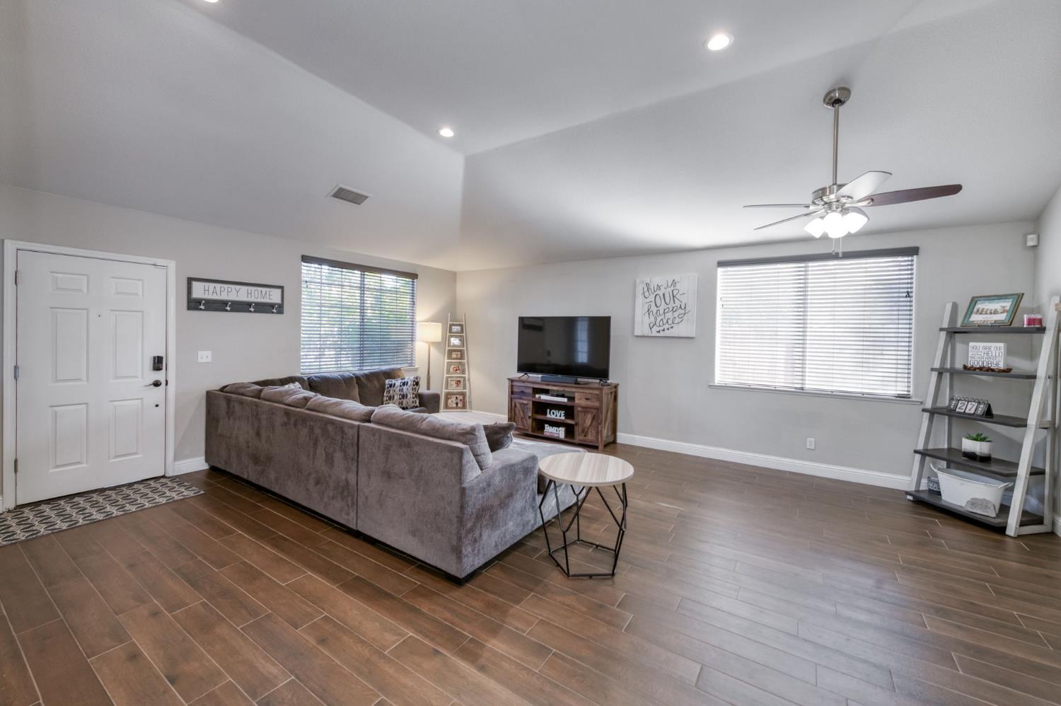 2334 Sierra Madre Ave, Clovis, CA 93611