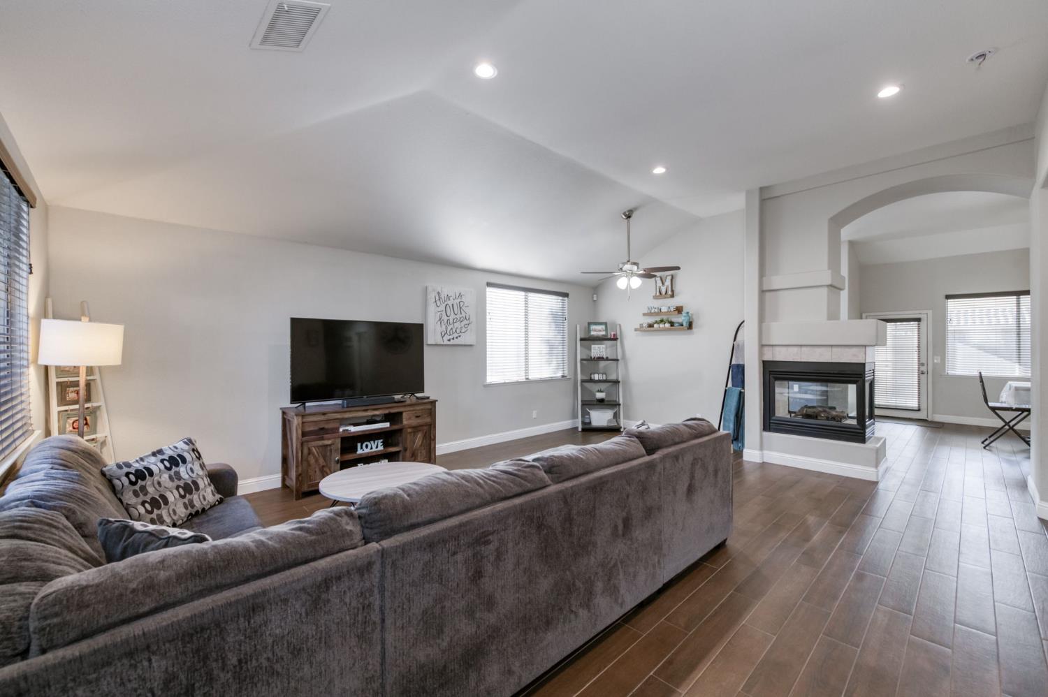 2334 Sierra Madre Ave, Clovis, CA 93611