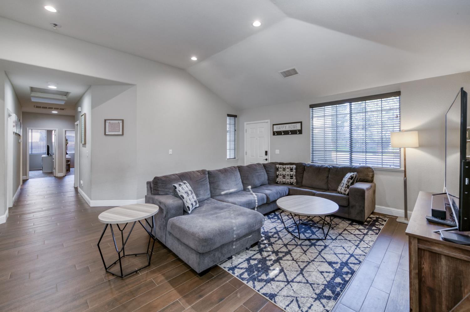 2334 Sierra Madre Ave, Clovis, CA 93611