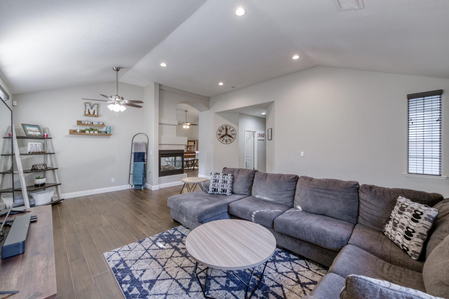 2334 Sierra Madre Ave, Clovis, CA 93611