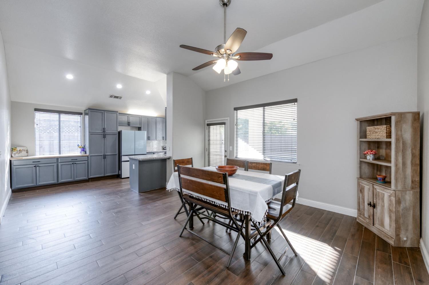 2334 Sierra Madre Ave, Clovis, CA 93611