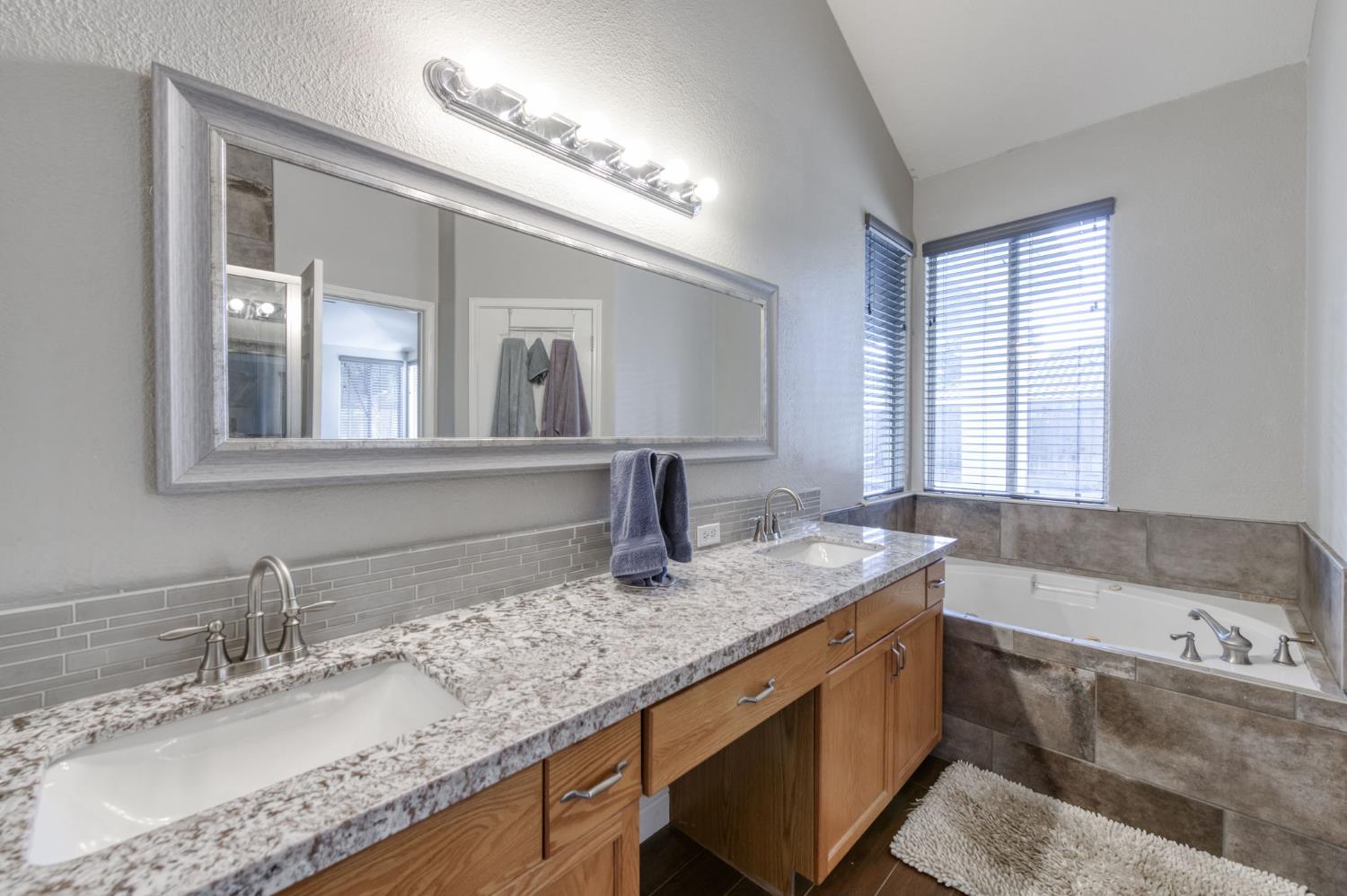 2334 Sierra Madre Ave, Clovis, CA 93611