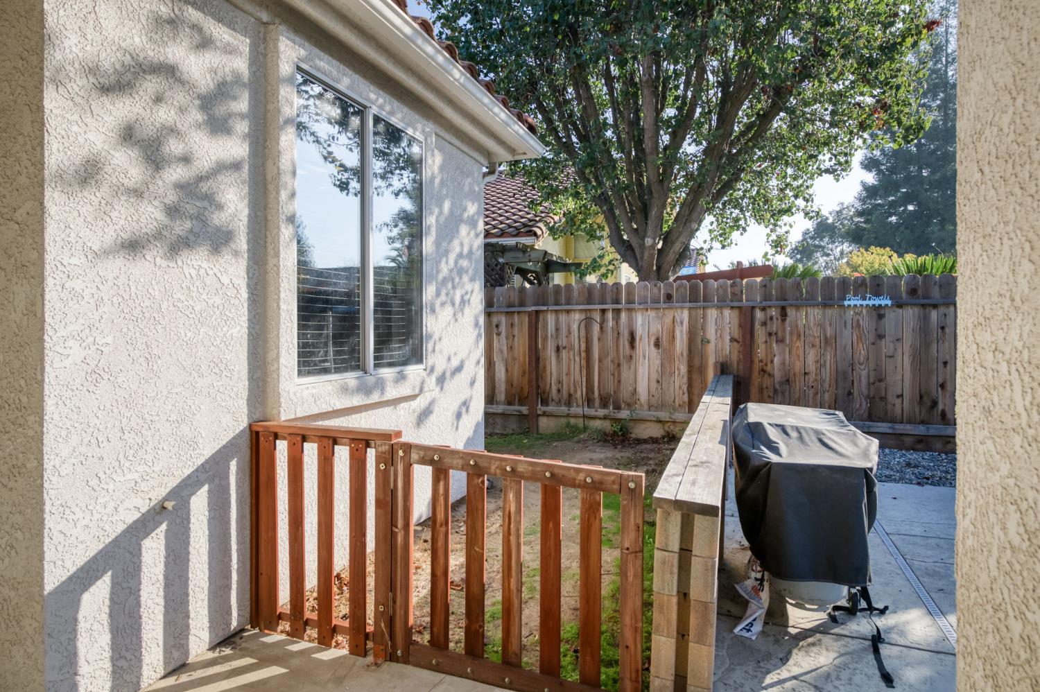 2334 Sierra Madre Ave, Clovis, CA 93611