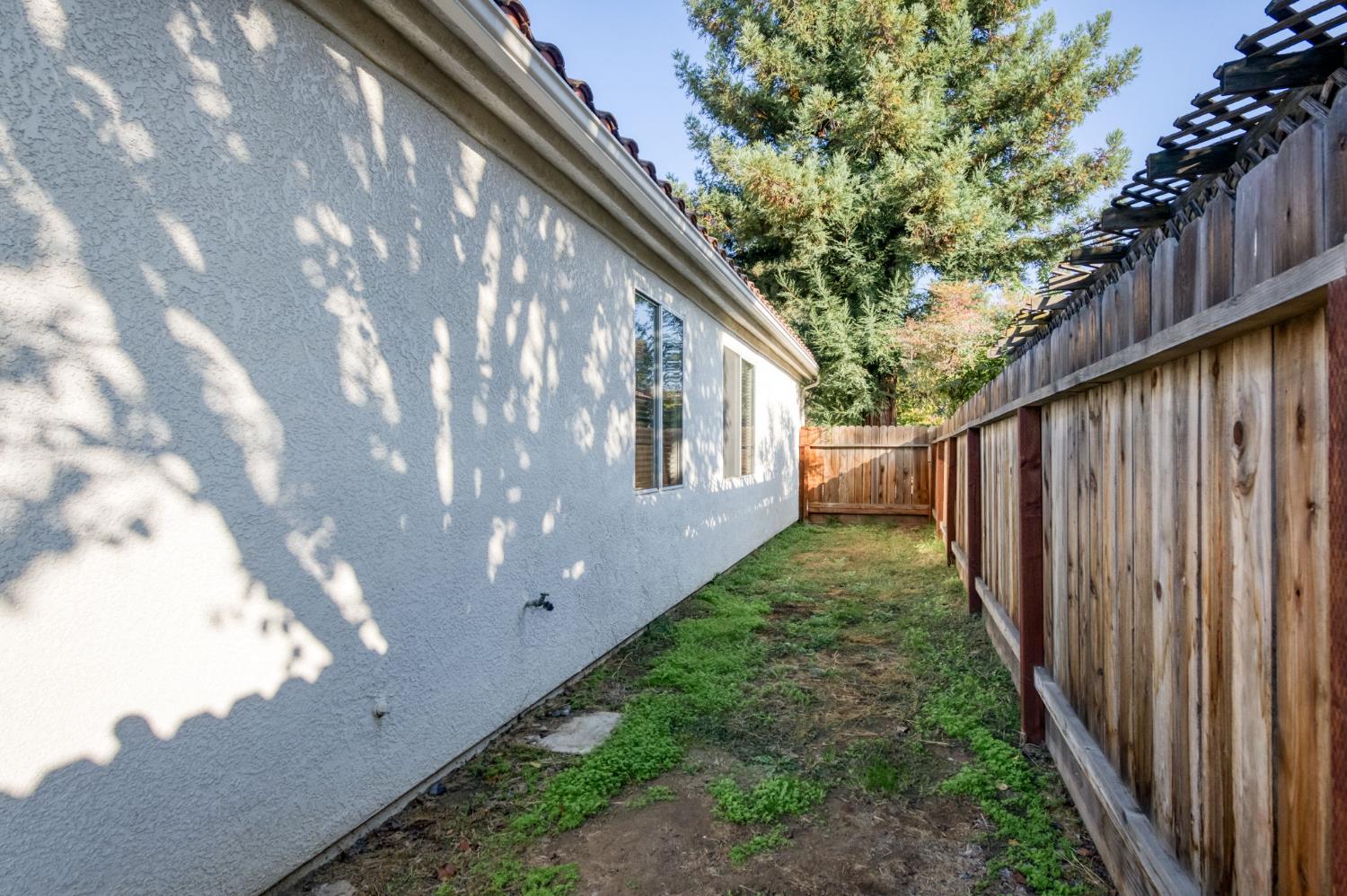 2334 Sierra Madre Ave, Clovis, CA 93611