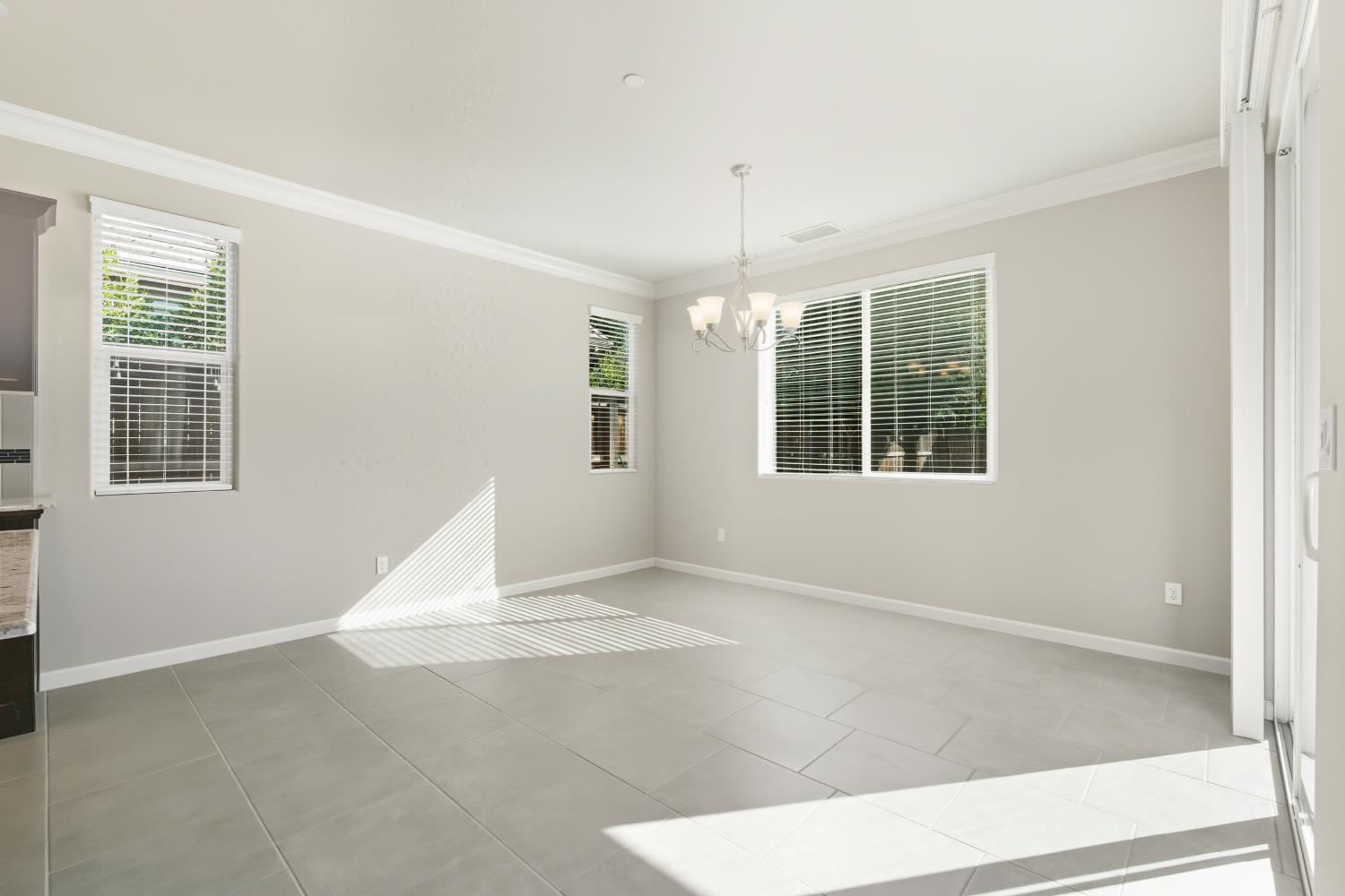 3938 Mecca Ave, Clovis, CA 93619