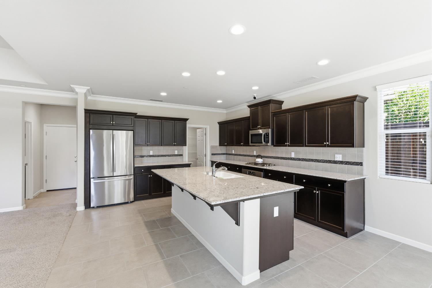 3938 Mecca Ave, Clovis, CA 93619