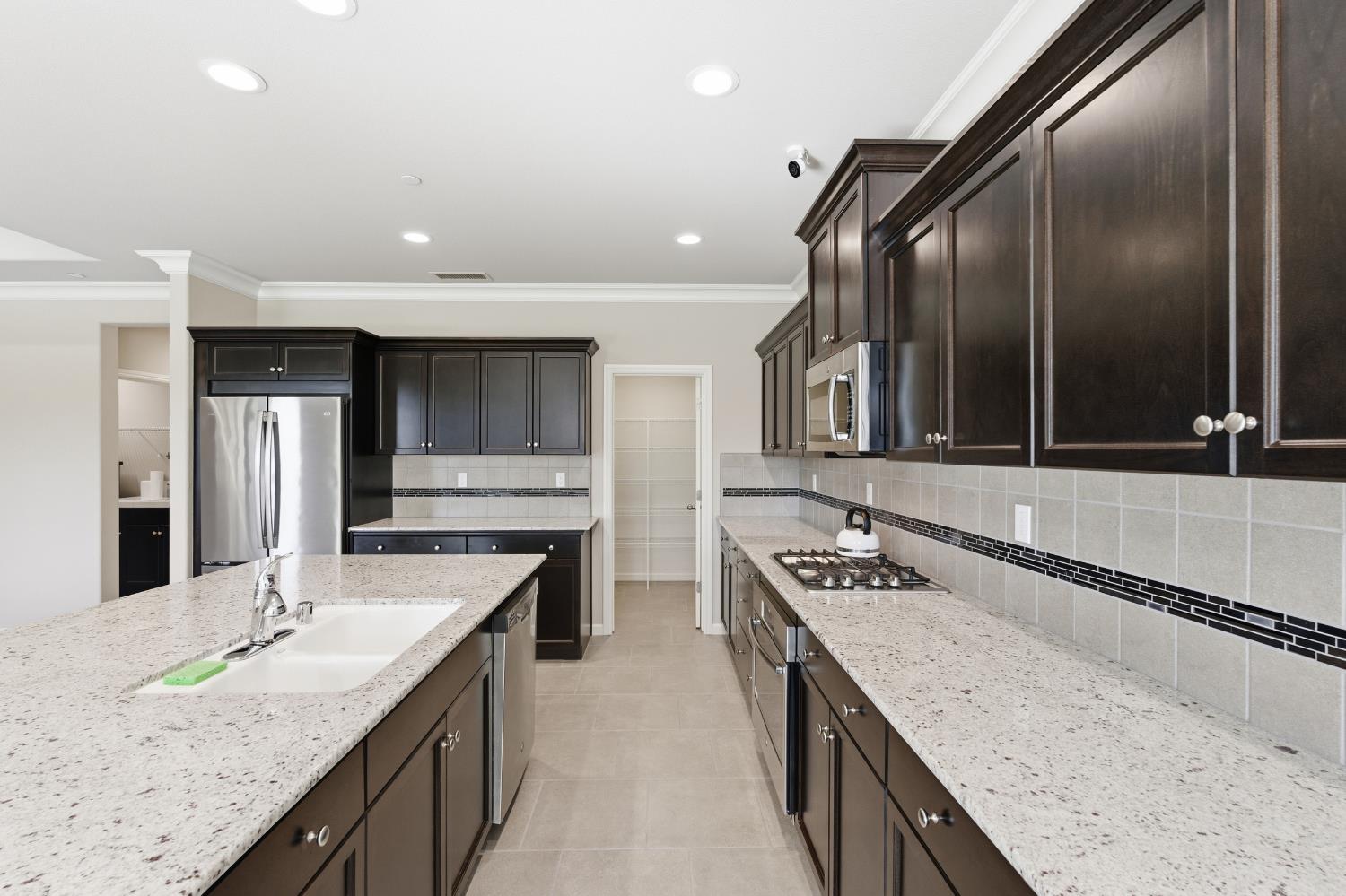 3938 Mecca Ave, Clovis, CA 93619