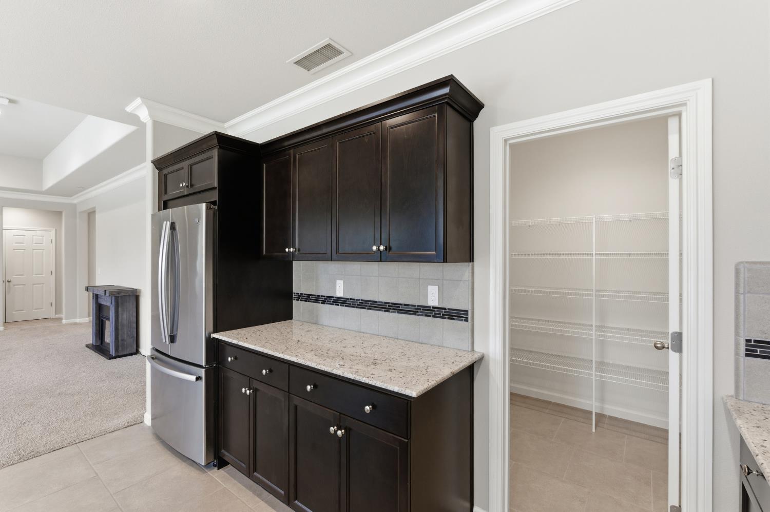 3938 Mecca Ave, Clovis, CA 93619