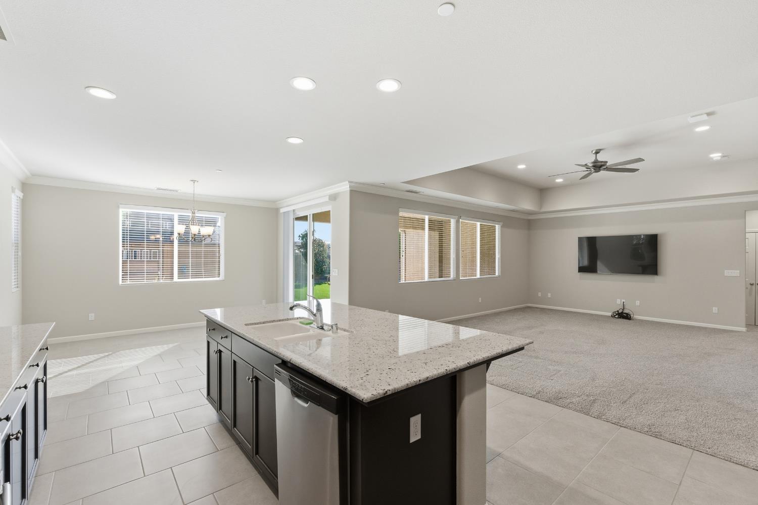 3938 Mecca Ave, Clovis, CA 93619