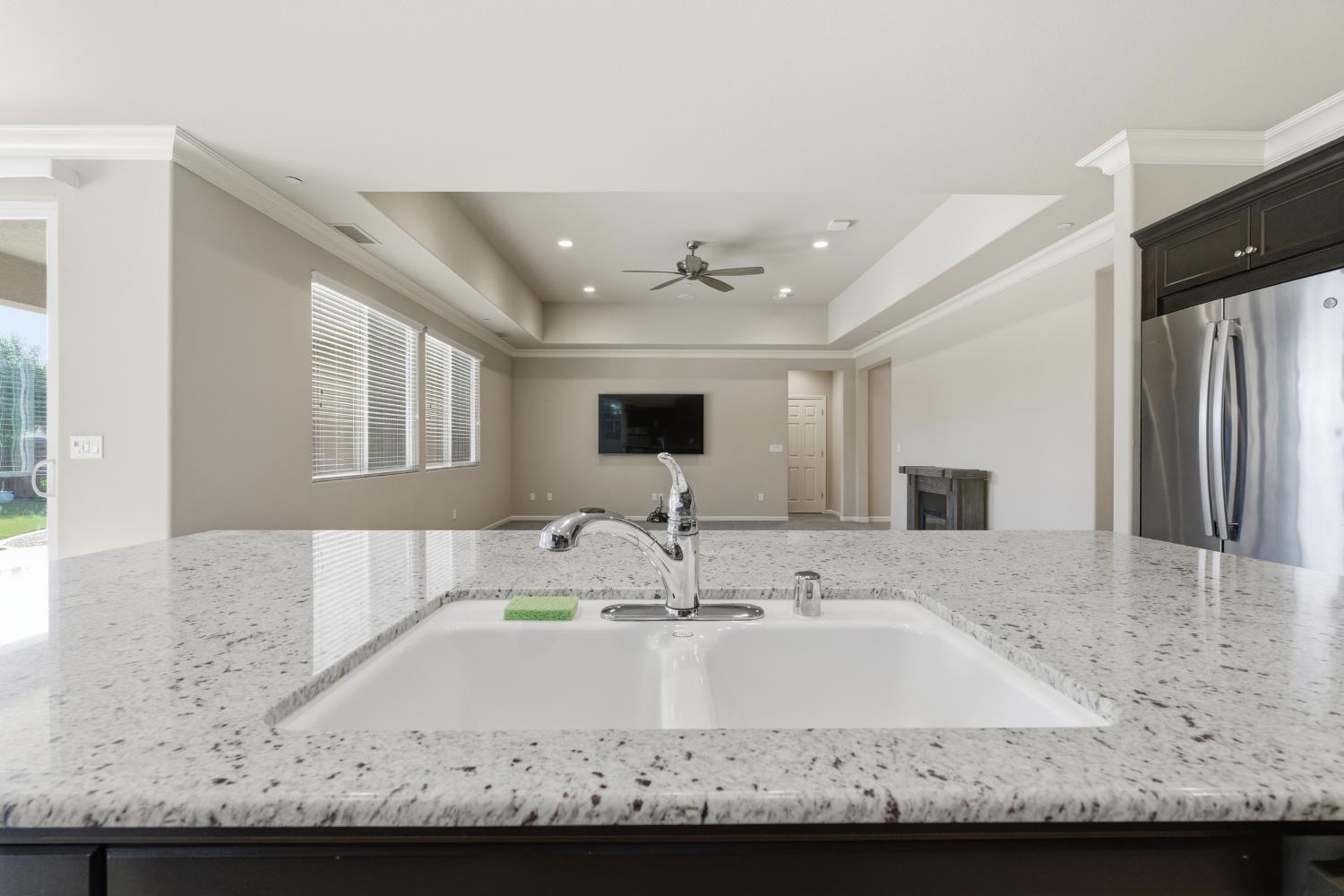 3938 Mecca Ave, Clovis, CA 93619