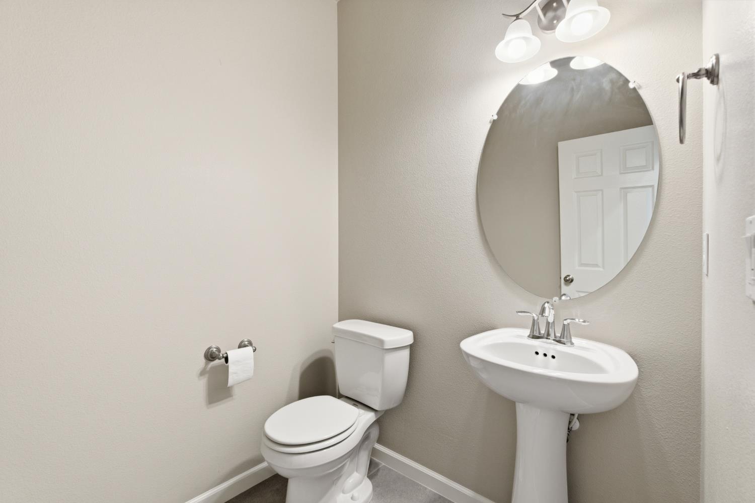 3938 Mecca Ave, Clovis, CA 93619