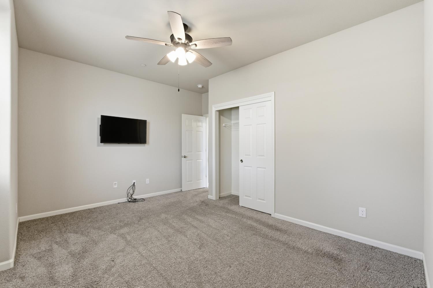 3938 Mecca Ave, Clovis, CA 93619