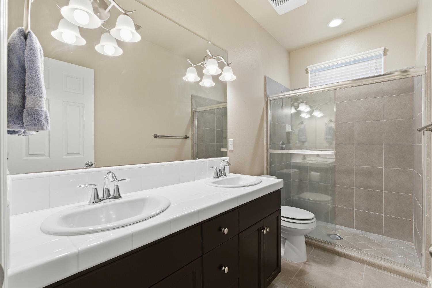 3938 Mecca Ave, Clovis, CA 93619