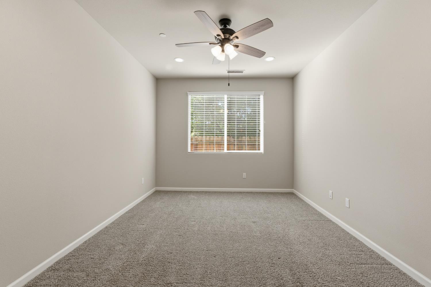 3938 Mecca Ave, Clovis, CA 93619