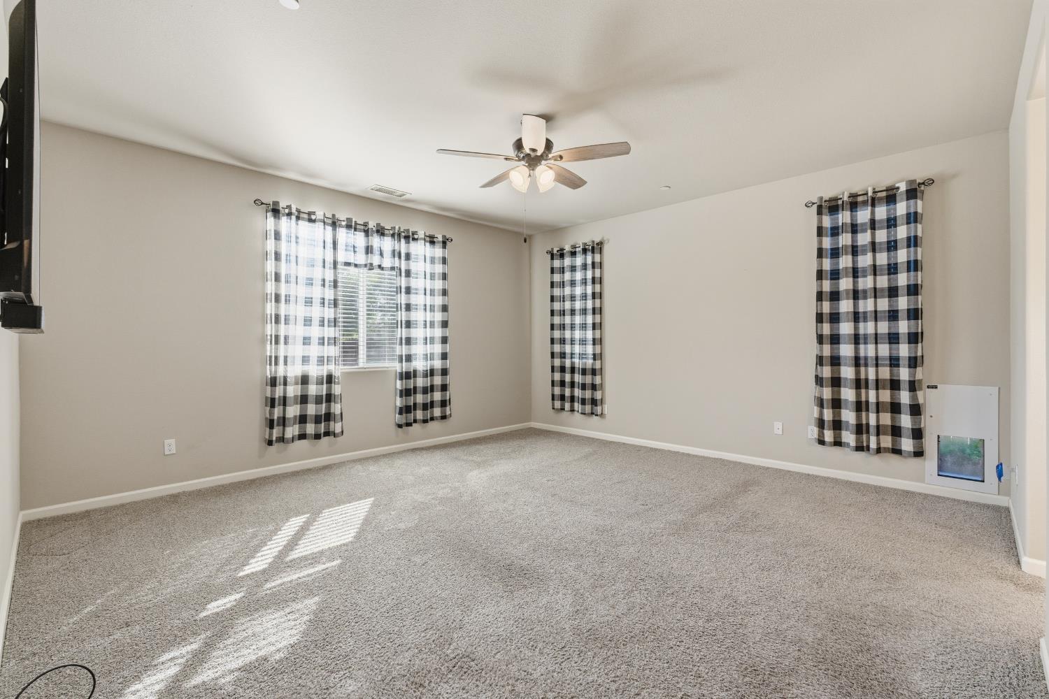 3938 Mecca Ave, Clovis, CA 93619