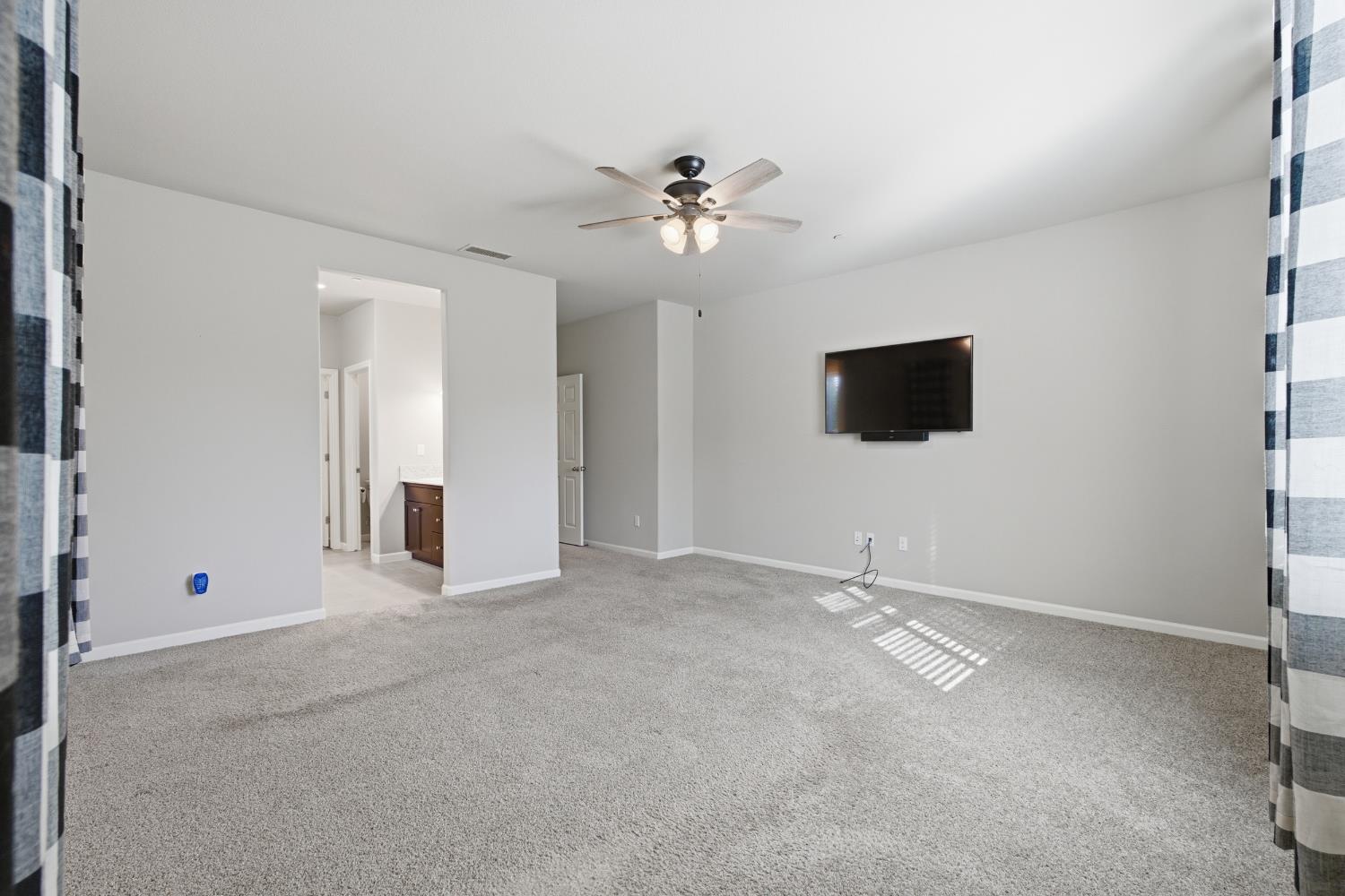 3938 Mecca Ave, Clovis, CA 93619