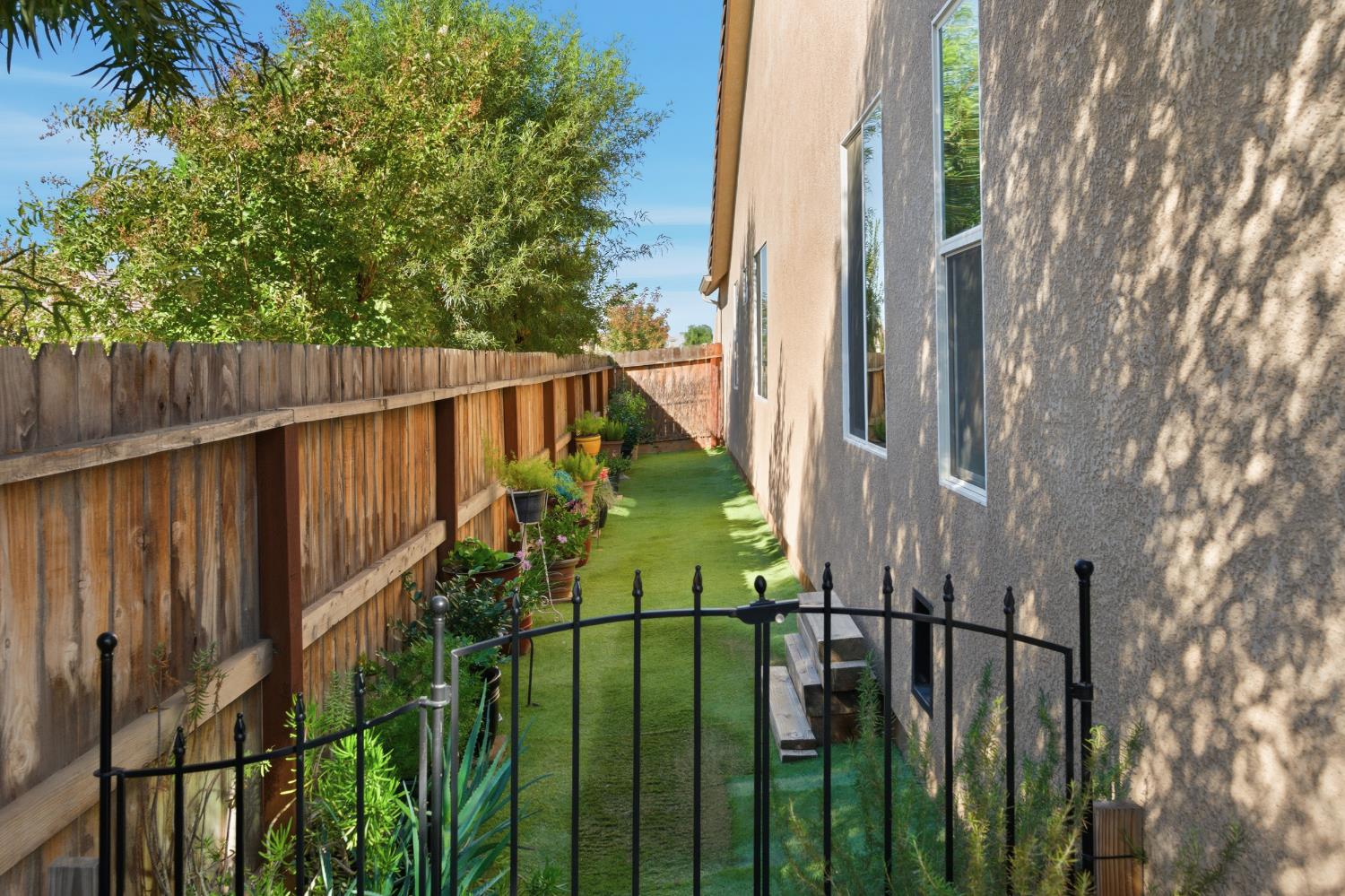 3938 Mecca Ave, Clovis, CA 93619