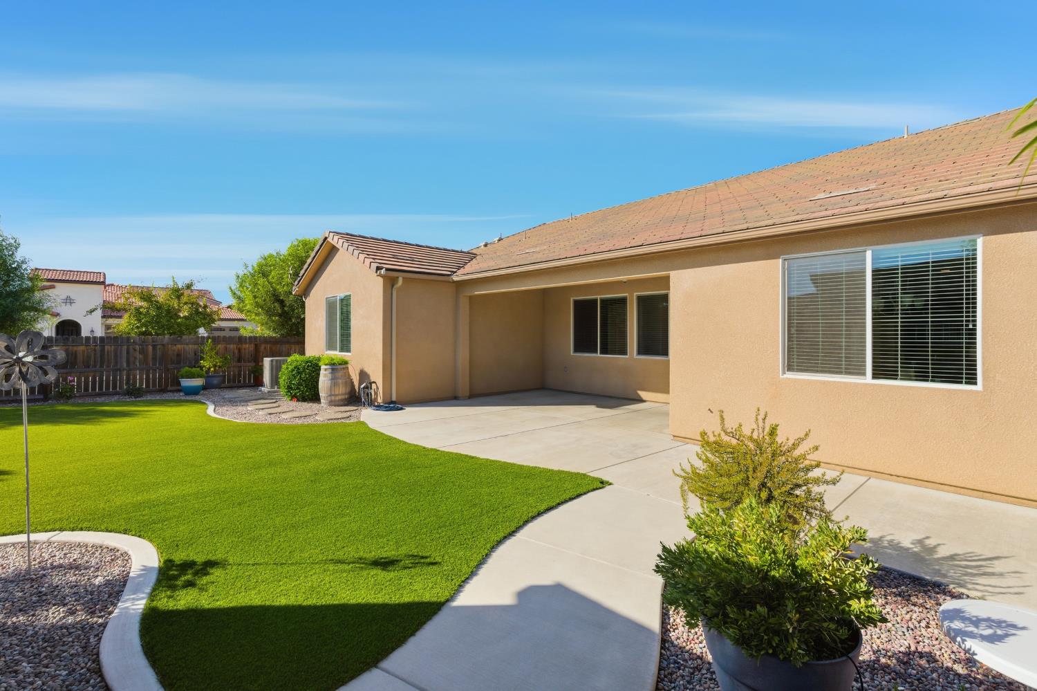 3938 Mecca Ave, Clovis, CA 93619