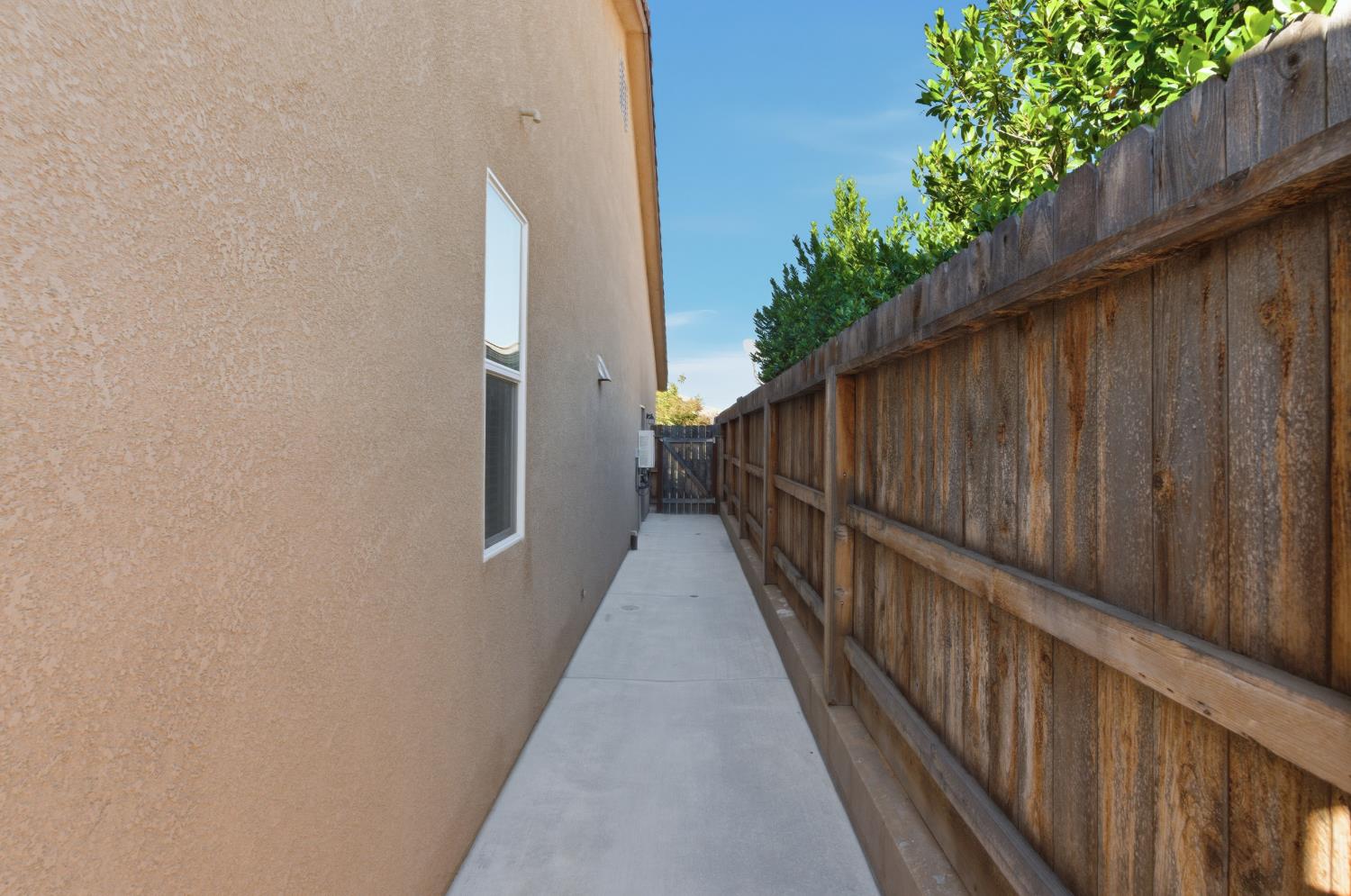 3938 Mecca Ave, Clovis, CA 93619