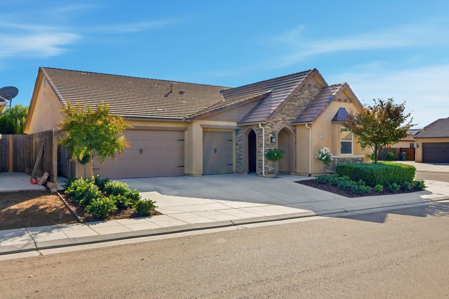 3938 Mecca Ave, Clovis, CA 93619