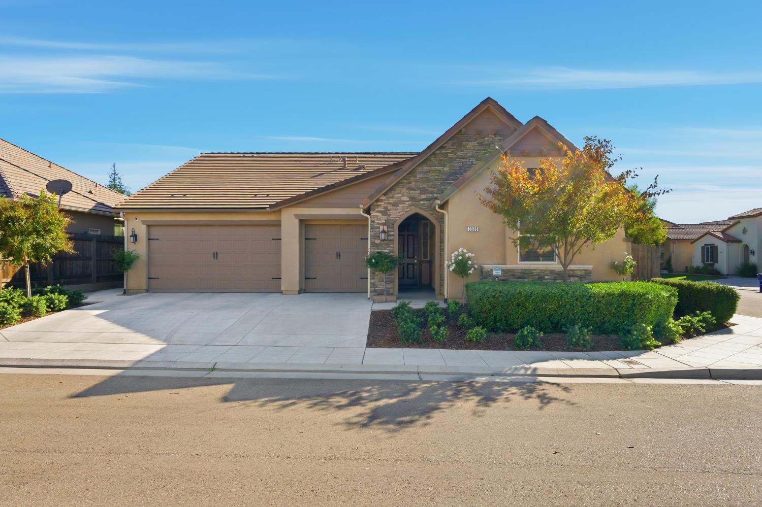 3938 Mecca Ave, Clovis, CA 93619