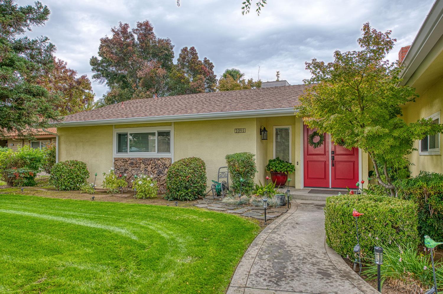 1091 Sierra Ave, Clovis, CA 93612