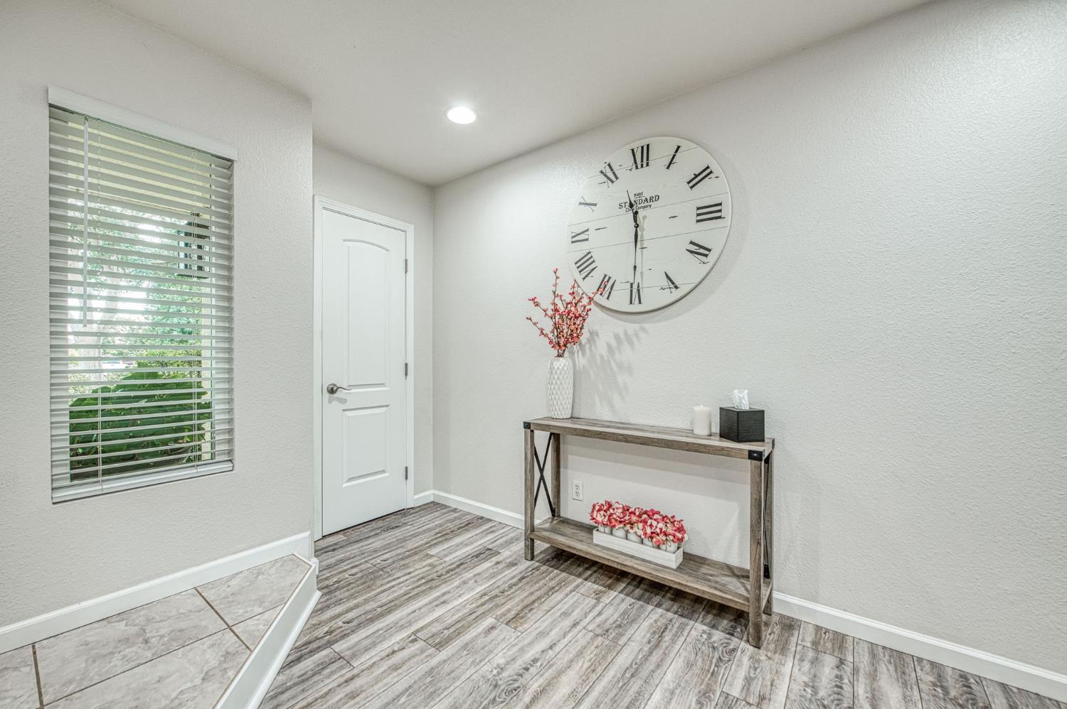 1091 Sierra Ave, Clovis, CA 93612