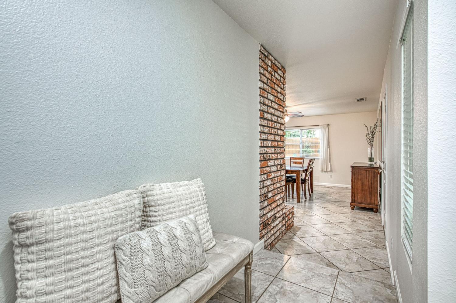 1091 Sierra Ave, Clovis, CA 93612