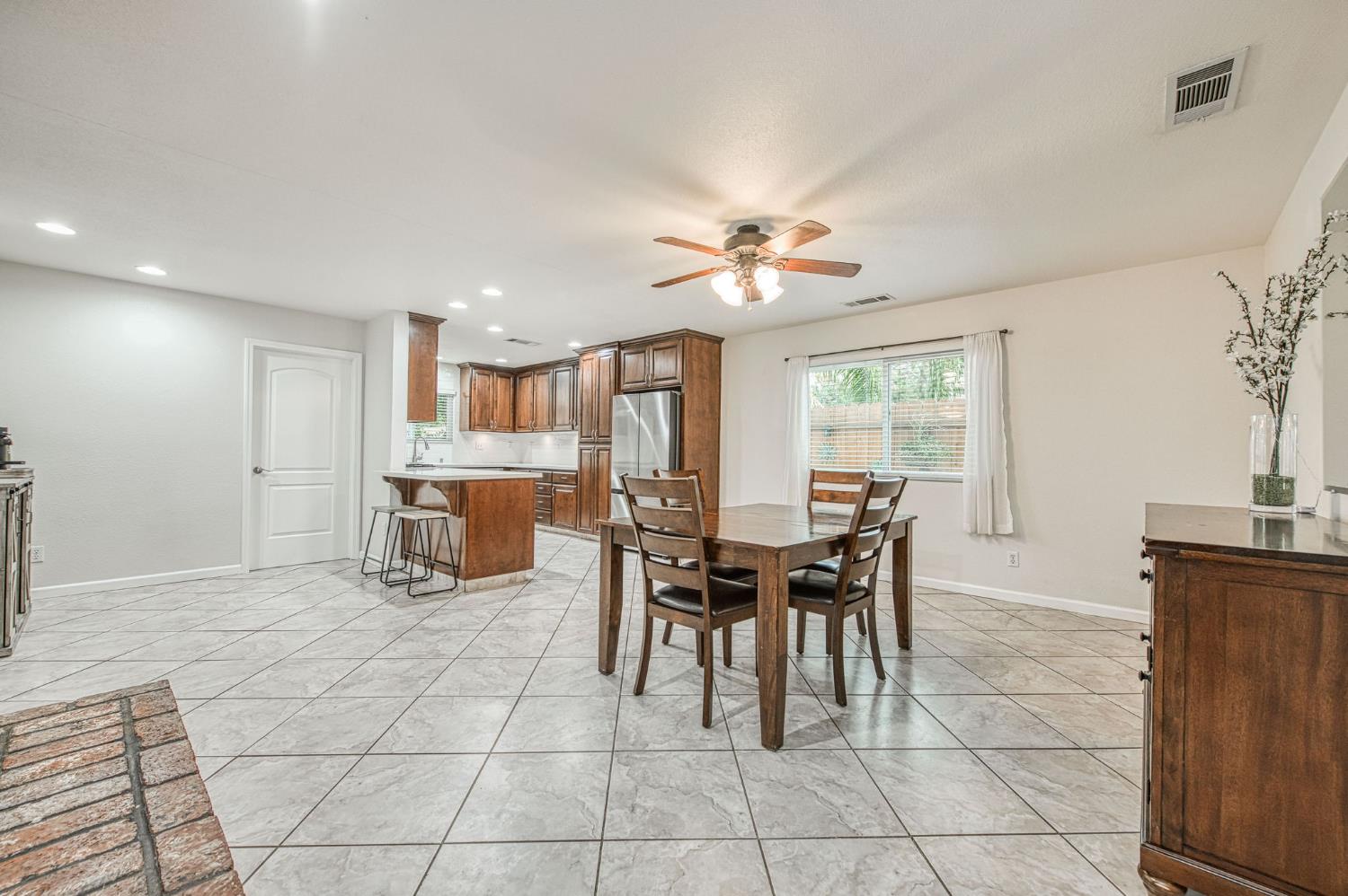 1091 Sierra Ave, Clovis, CA 93612