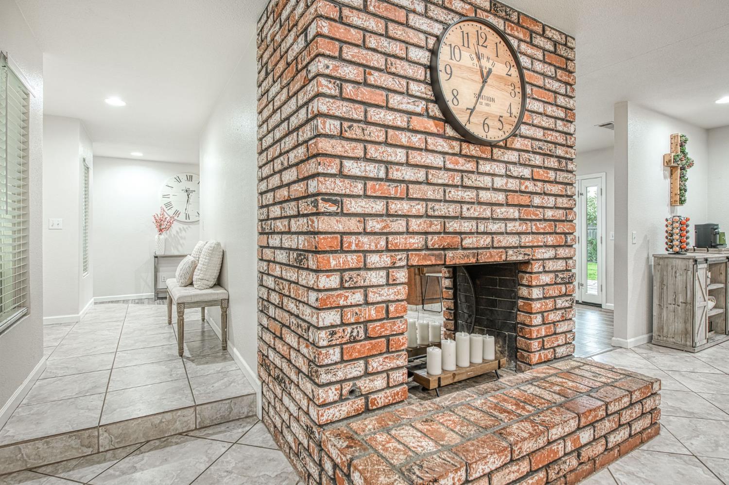 1091 Sierra Ave, Clovis, CA 93612