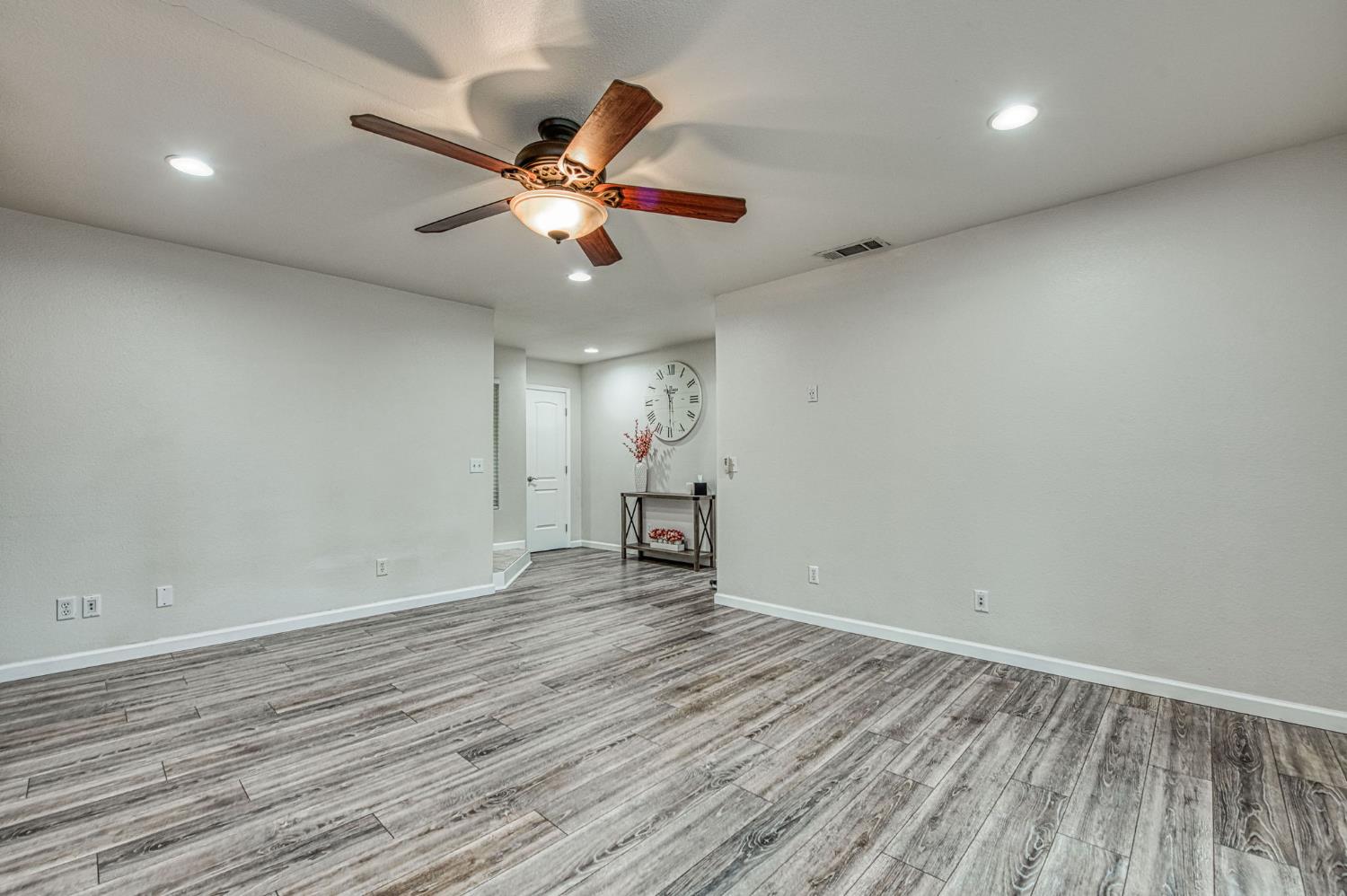 1091 Sierra Ave, Clovis, CA 93612