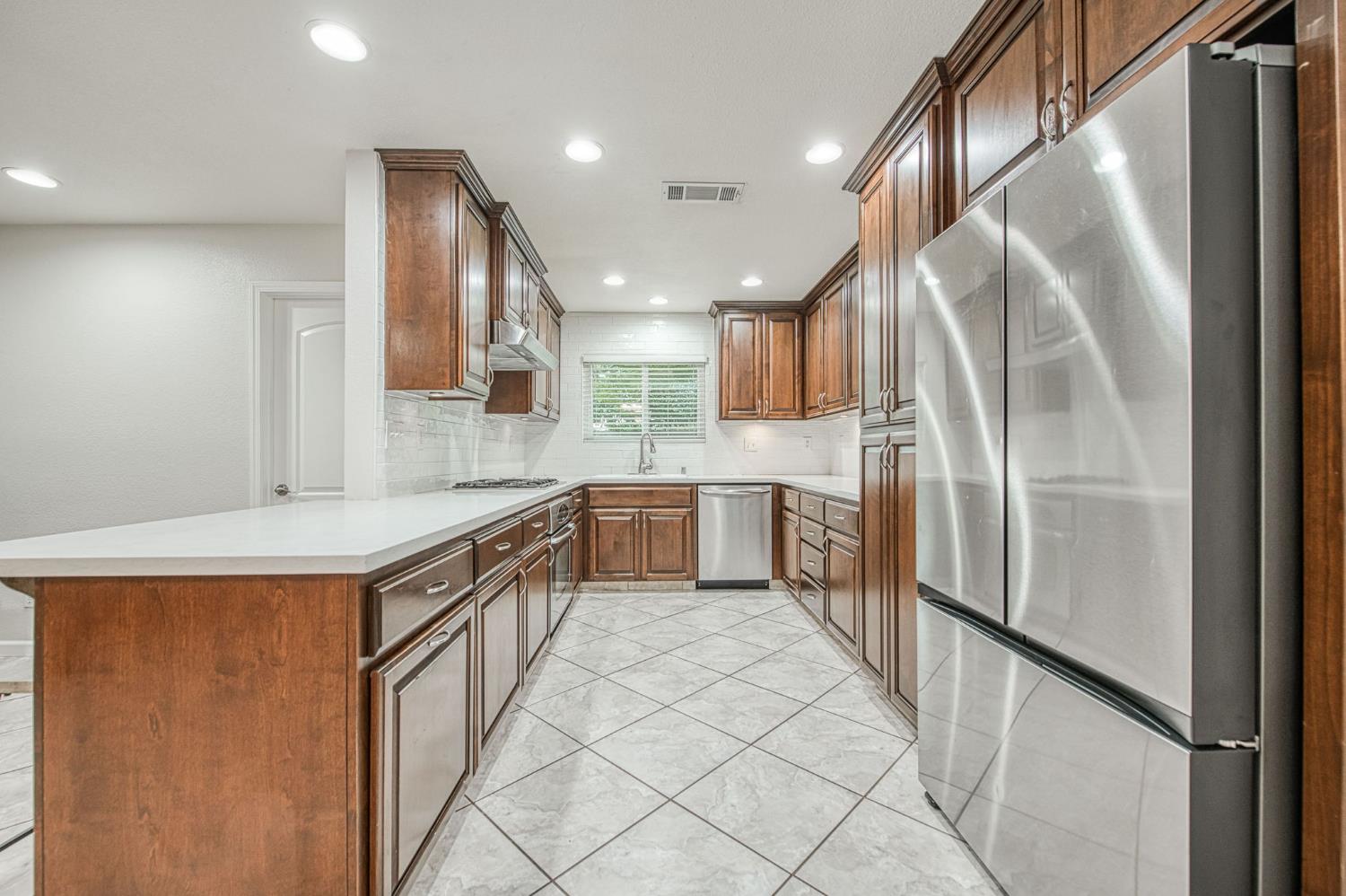 1091 Sierra Ave, Clovis, CA 93612