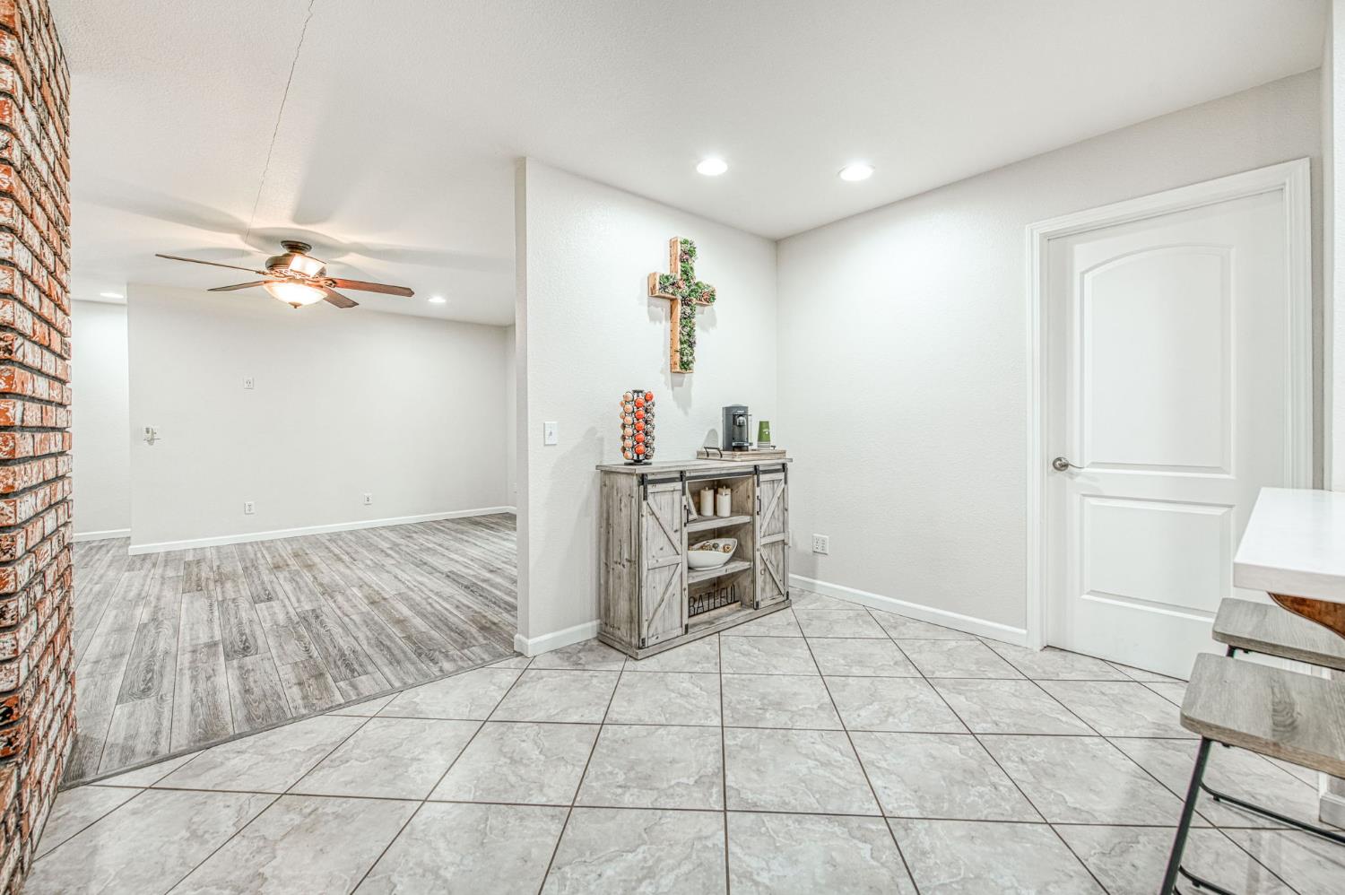 1091 Sierra Ave, Clovis, CA 93612