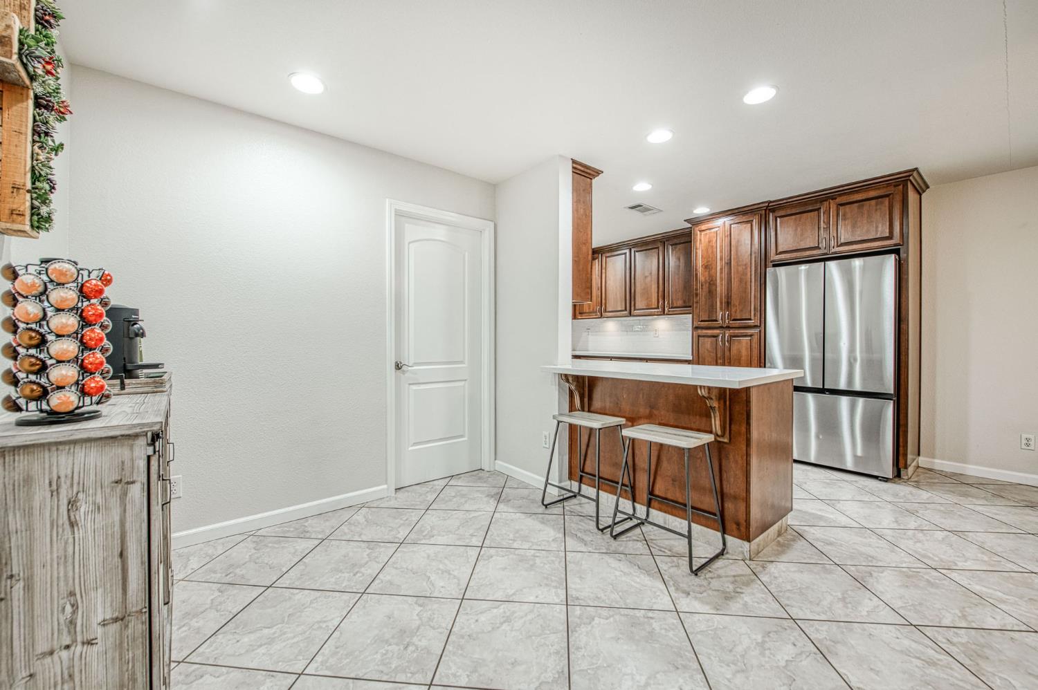 1091 Sierra Ave, Clovis, CA 93612