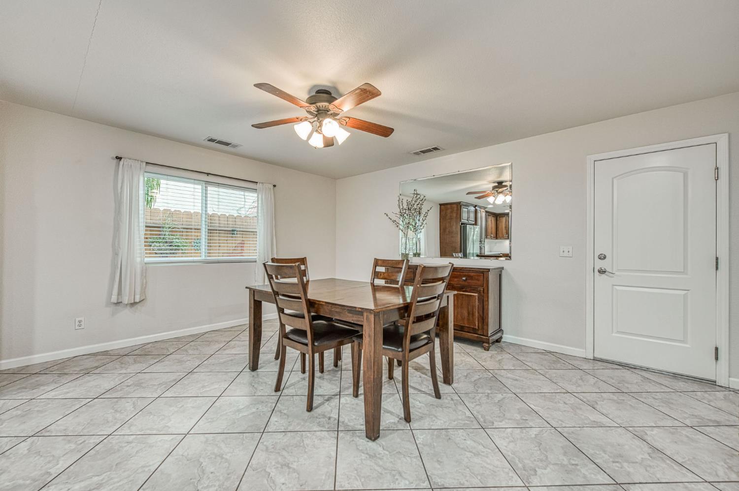 1091 Sierra Ave, Clovis, CA 93612