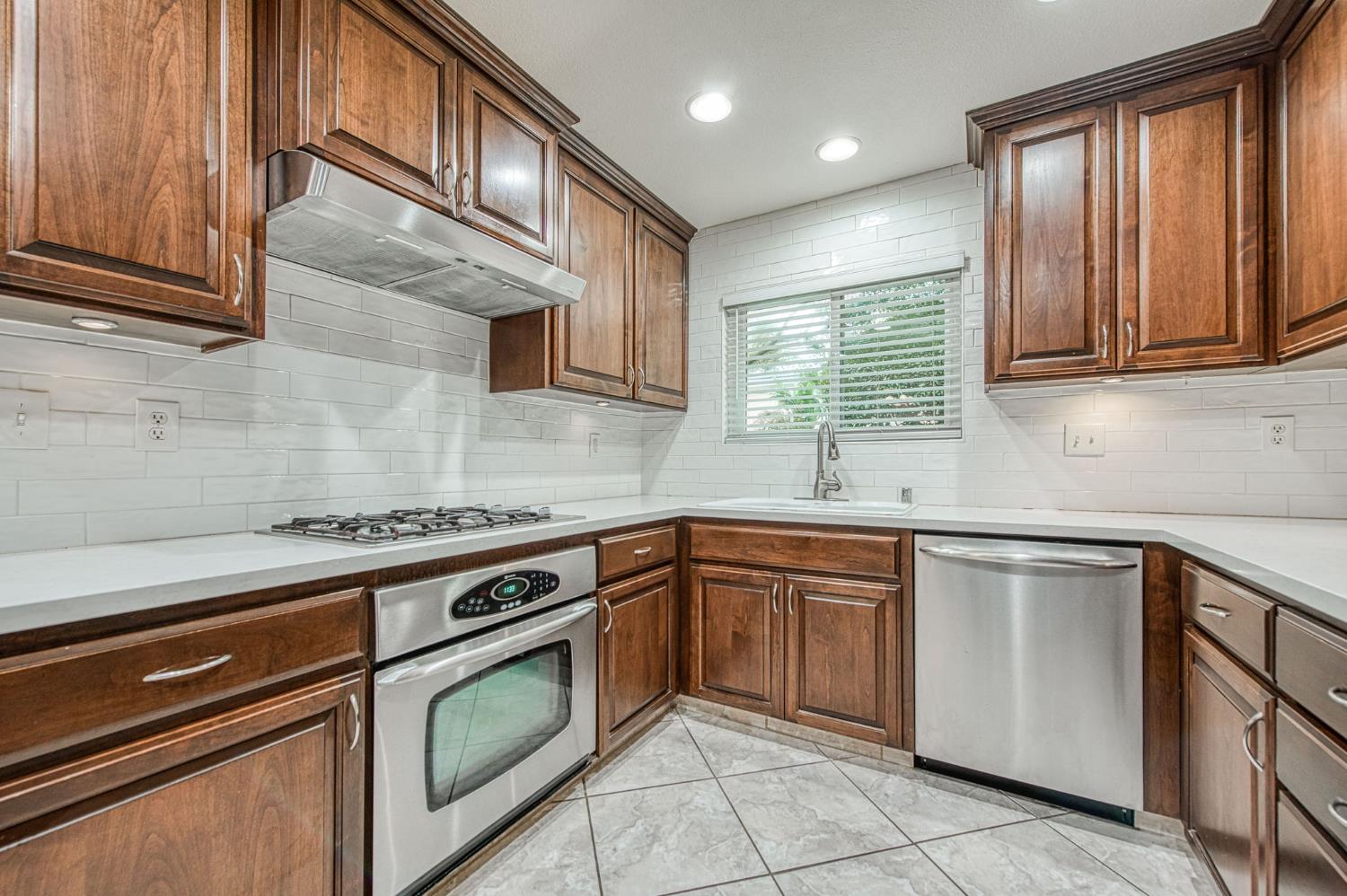 1091 Sierra Ave, Clovis, CA 93612