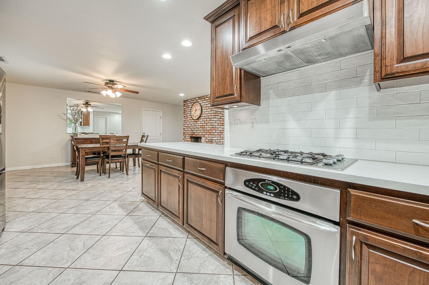 1091 Sierra Ave, Clovis, CA 93612