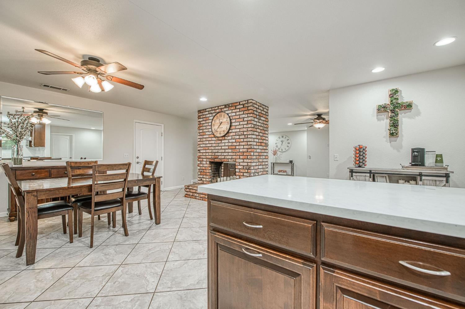 1091 Sierra Ave, Clovis, CA 93612