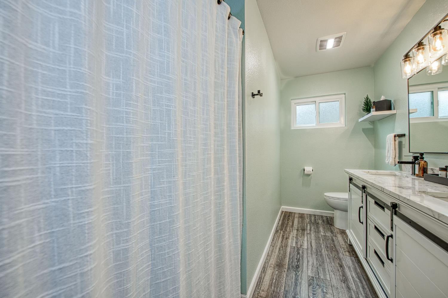 1091 Sierra Ave, Clovis, CA 93612