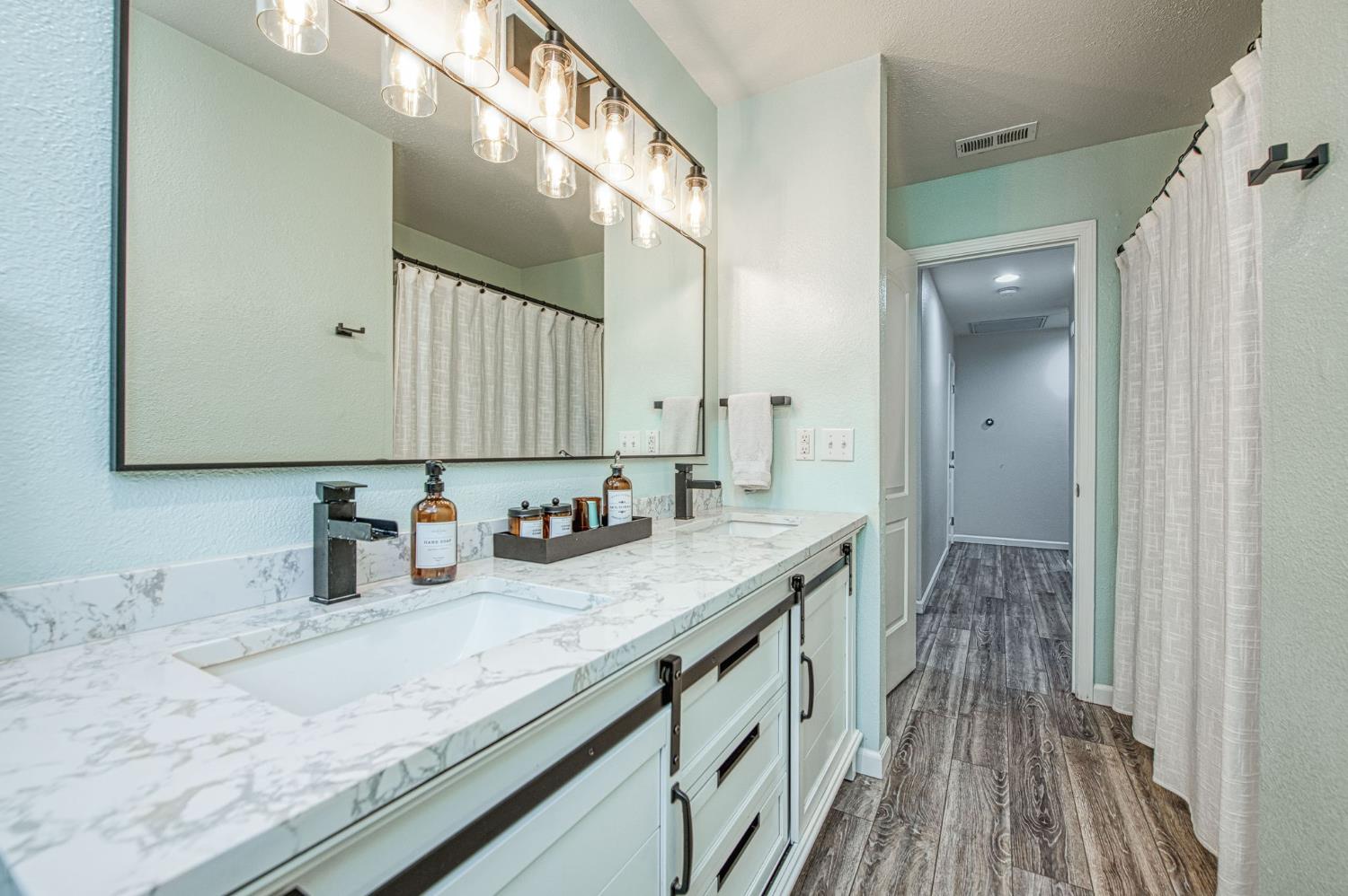 1091 Sierra Ave, Clovis, CA 93612