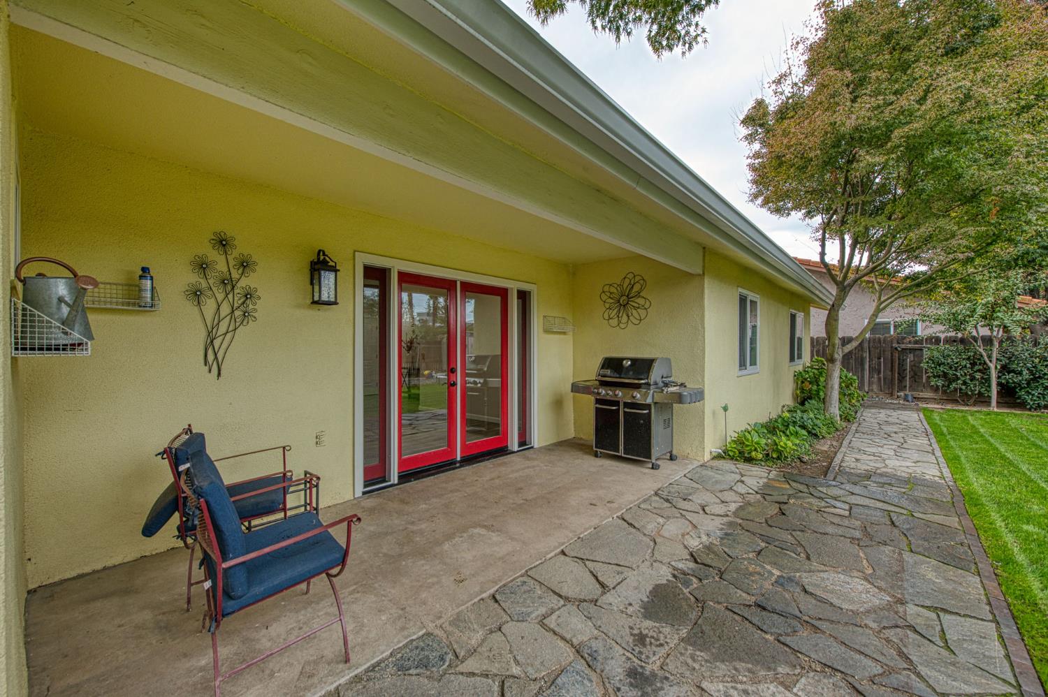 1091 Sierra Ave, Clovis, CA 93612