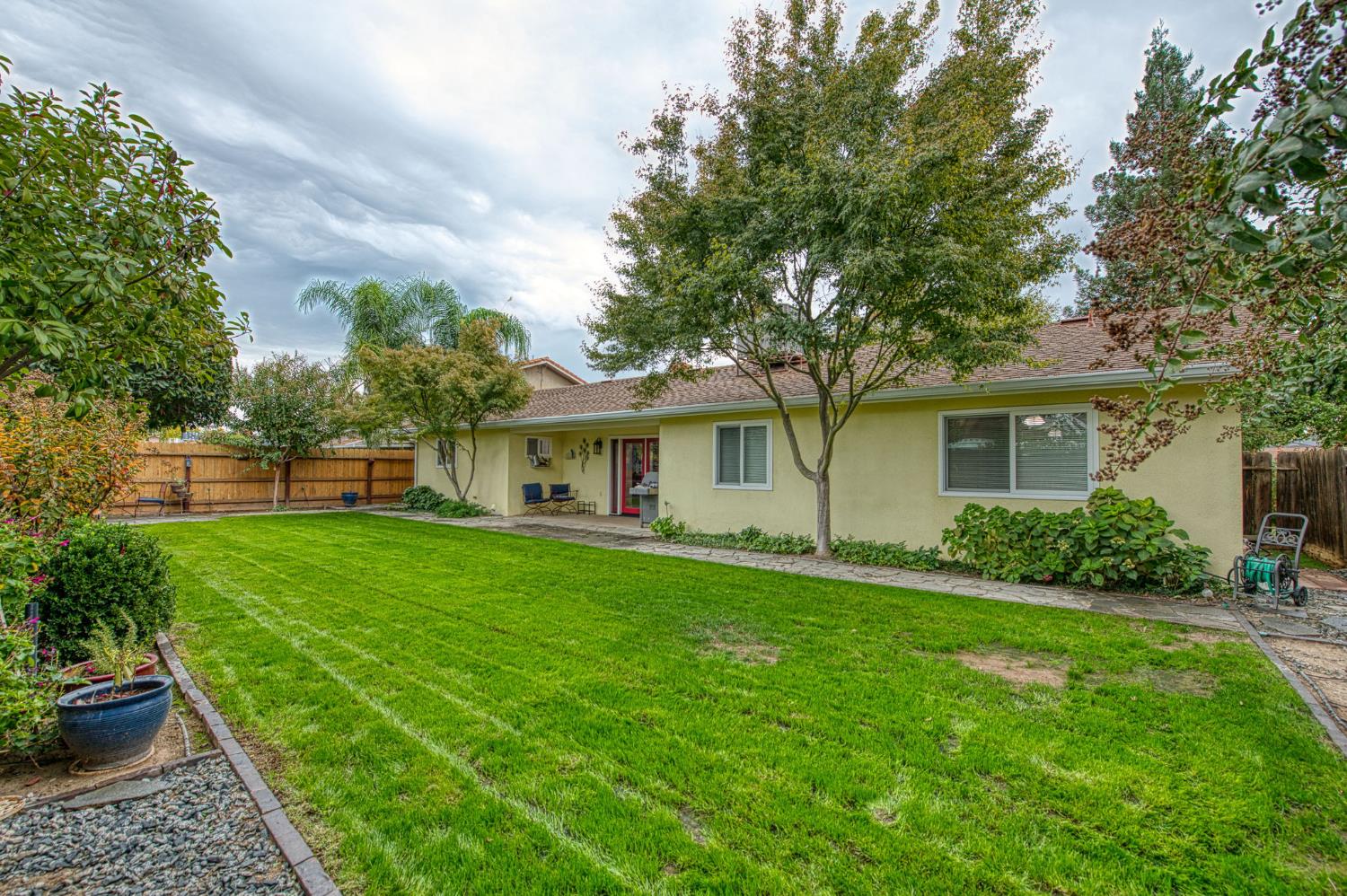 1091 Sierra Ave, Clovis, CA 93612