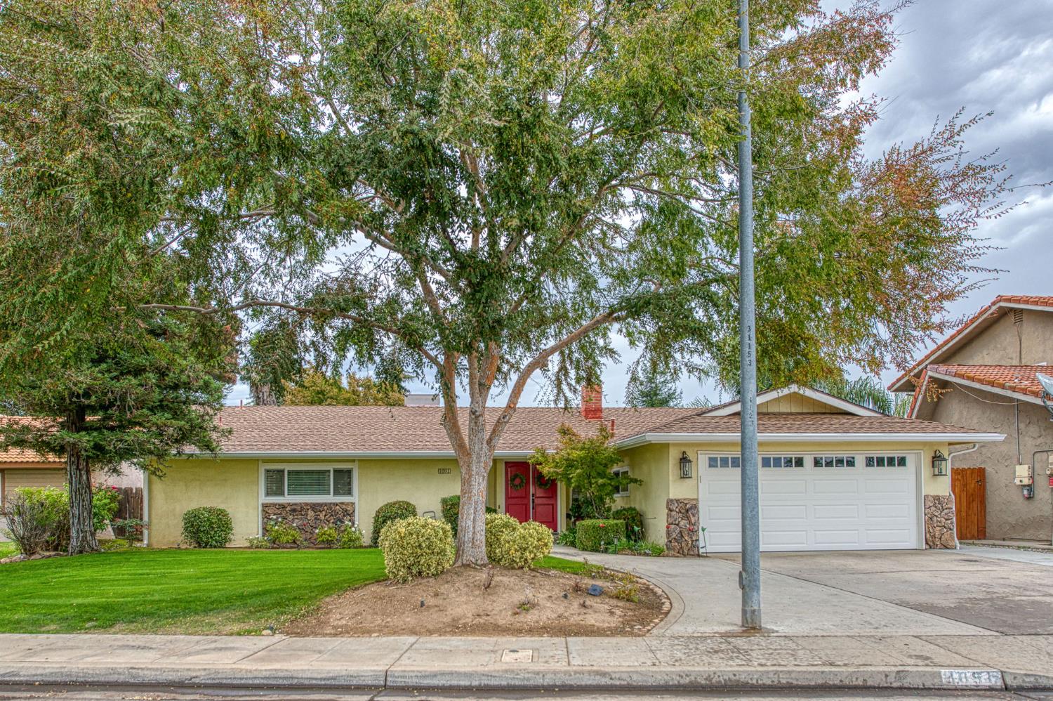 1091 Sierra Ave, Clovis, CA 93612
