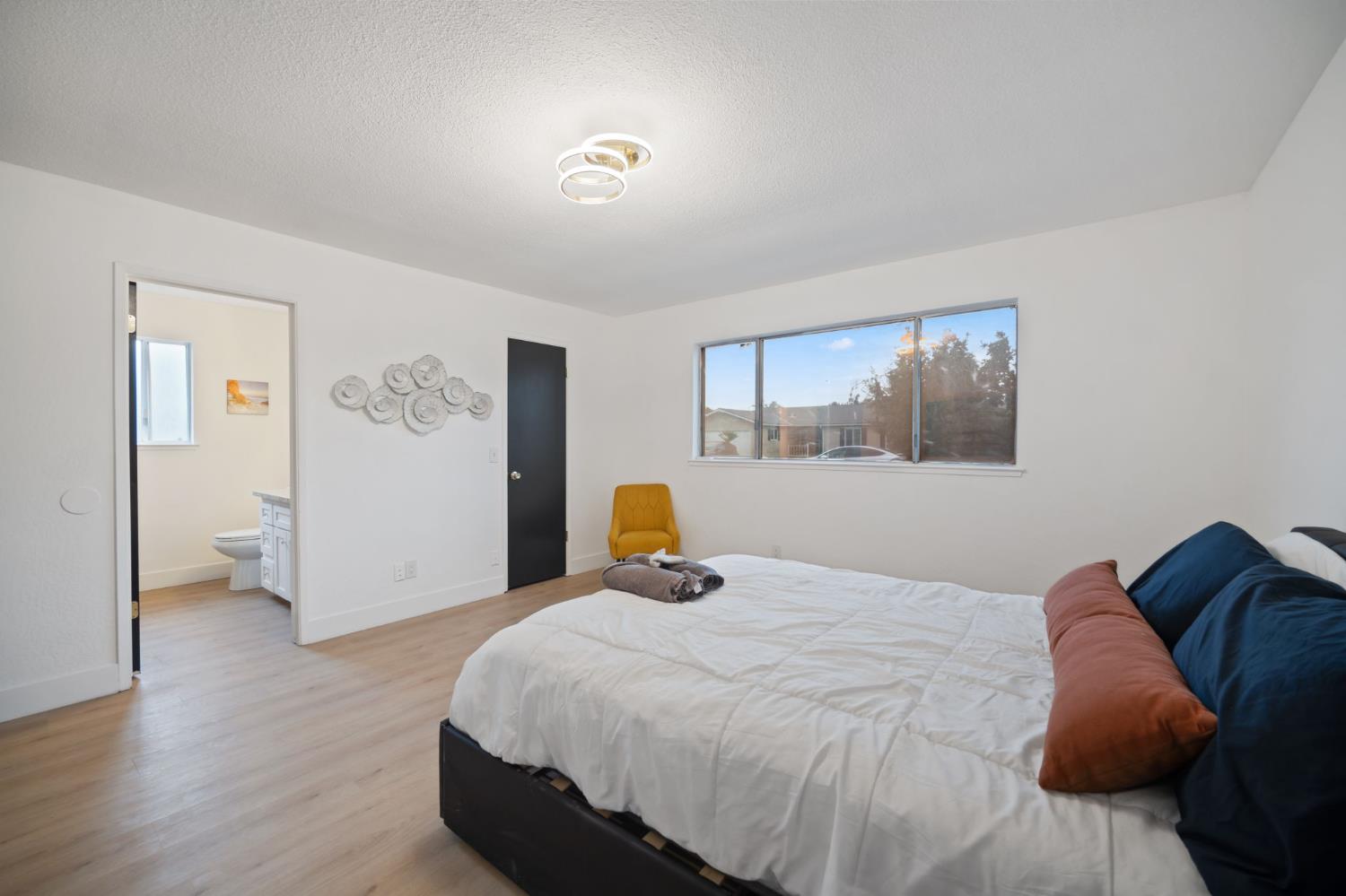 2932 Claremont Ave, Clovis, CA 93611