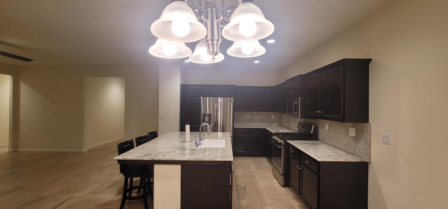 2153 Lombard Ln, Clovis, CA 93619