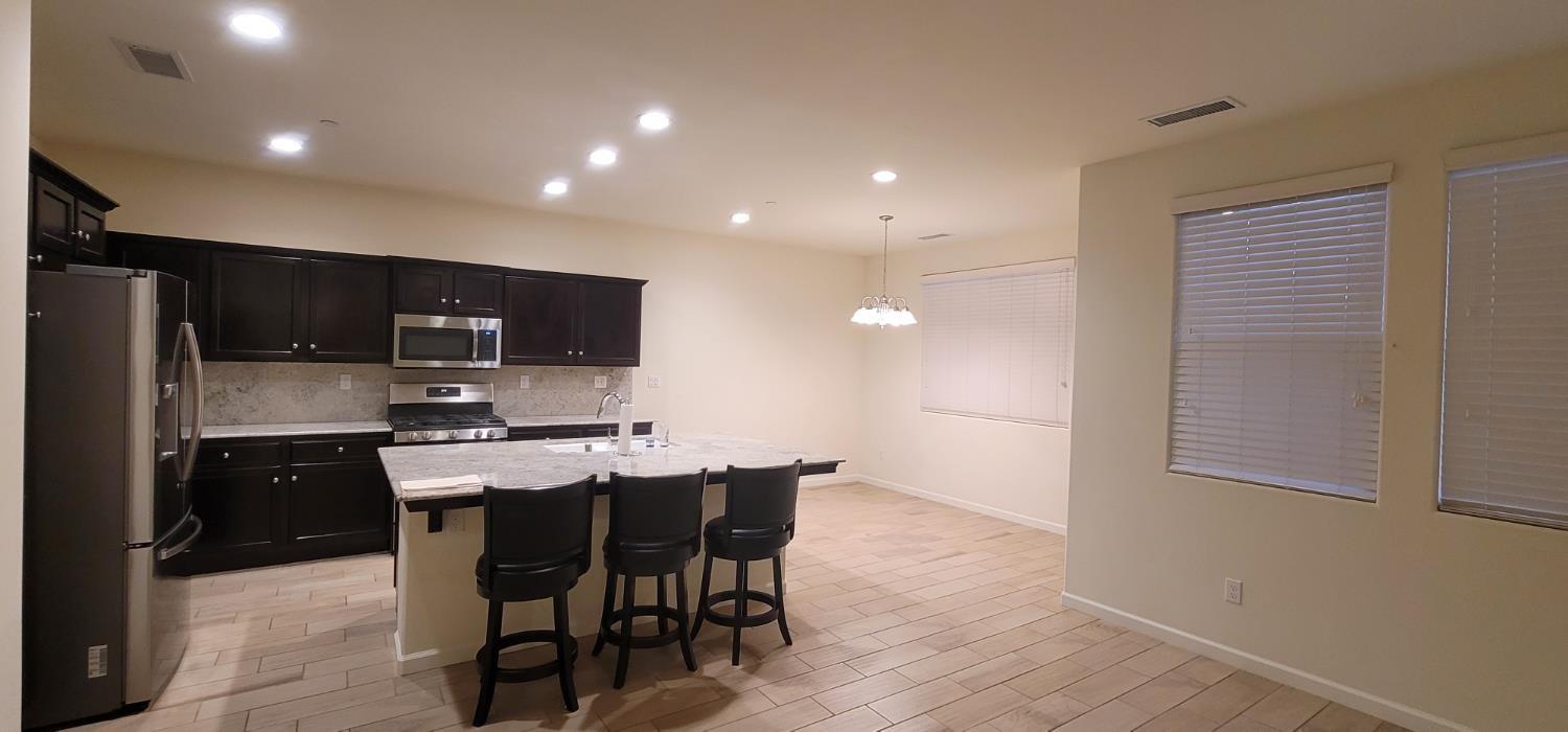 2153 Lombard Ln, Clovis, CA 93619