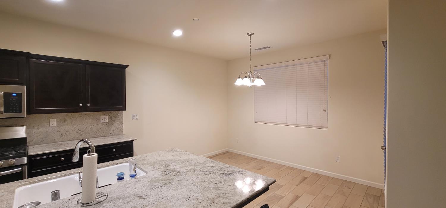 2153 Lombard Ln, Clovis, CA 93619