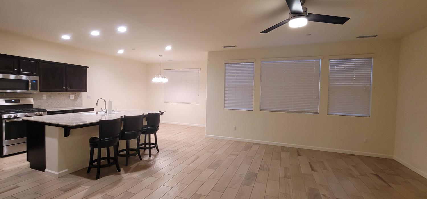 2153 Lombard Ln, Clovis, CA 93619